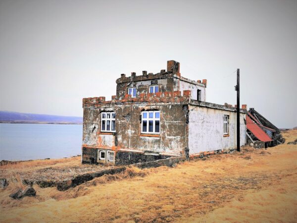 Die Geschichte eines verlassenen Hauses in den Westfjorden Islands.