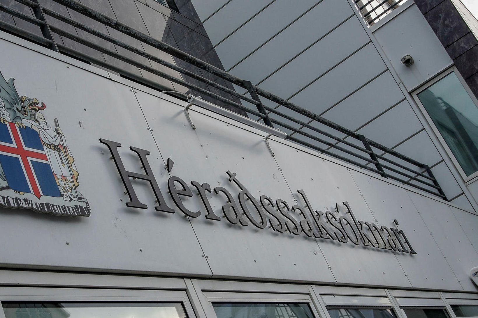 Beschuldigt, eine Frau vergewaltigt und gefilmt zu haben - SaltyLava