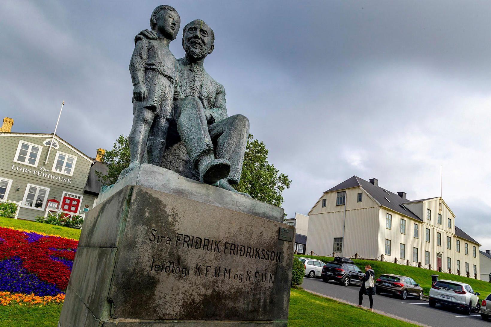 Die Statue von Reverend Friðrik wird wegen früherer sexueller ...