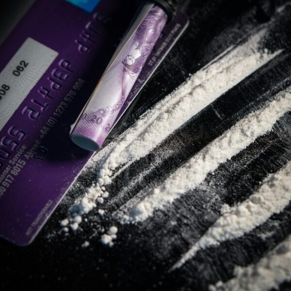 Rekordbeschlagnahmungen: Gefährliche Drogenflut am Flughafen Keflavík