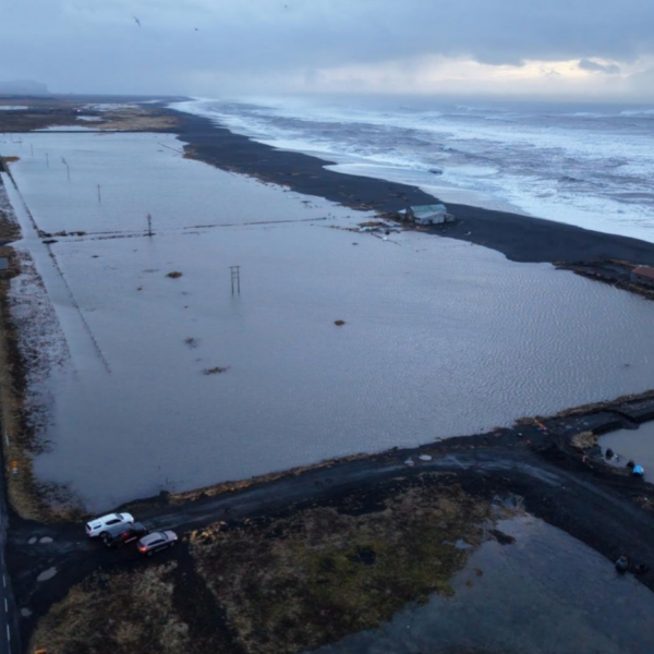 Überschwemmungen bei Vík: Straßenverwaltung prüft neue Schutzlinie an der Ringstraße