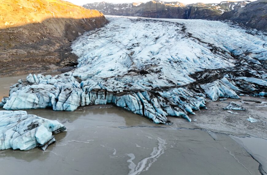 Isländische Tourismusbehörde warnt vor steigenden Risiken bei Gletschertouren
