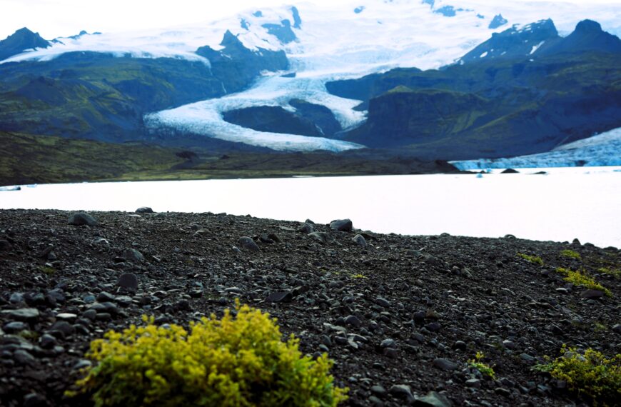 Island auf Platz 2 der glücklichsten Länder der Welt 2026