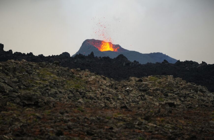 Krater im Juli 2025 im Sundhnúk-Gebiet