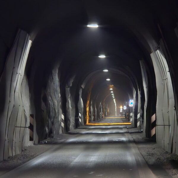 Tunnel zwischen Ísafjörður, Suðureyri und Flateyri erhielten neue LED-Beleuchtung: verbessert Verkehrssicherheit