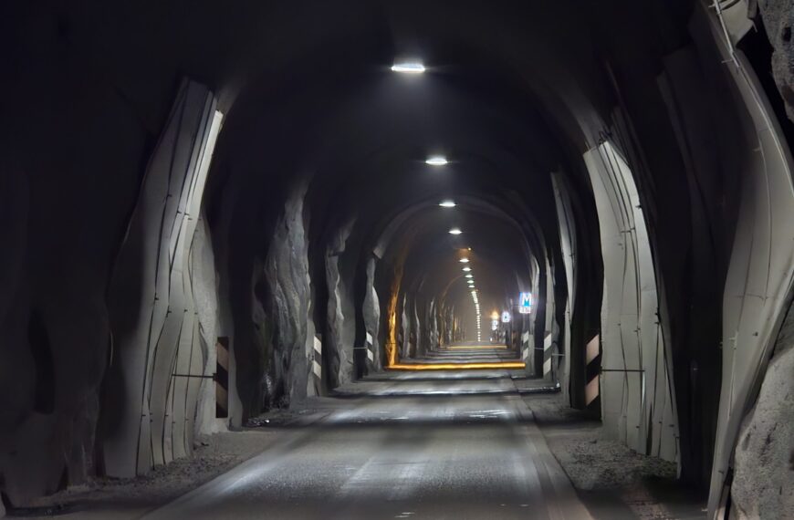 Tunnel zwischen Ísafjörður, Suðureyri und Flateyri erhielten neue LED-Beleuchtung: verbessert Verkehrssicherheit