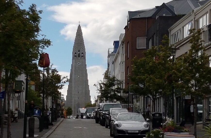 Reykjavík beschließt Überprüfung der Parkgebühren – Änderungen bei Zonen und System geplant